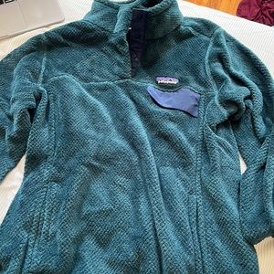 Patagonia dark teal sweatshirt half medium